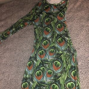 One sleeve peekcock dress
